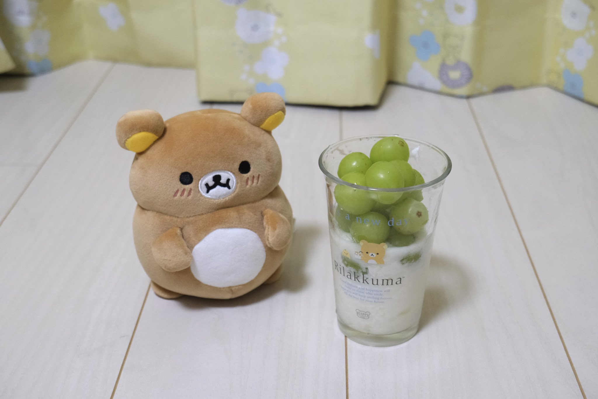 ★MARI★カラフルねこ(猫(焦げ茶×茶)×かご盛りシャインマスカット) ☆MARI☆カラフルねこ(猫(焦げ茶×茶)×かご盛りシャイン
