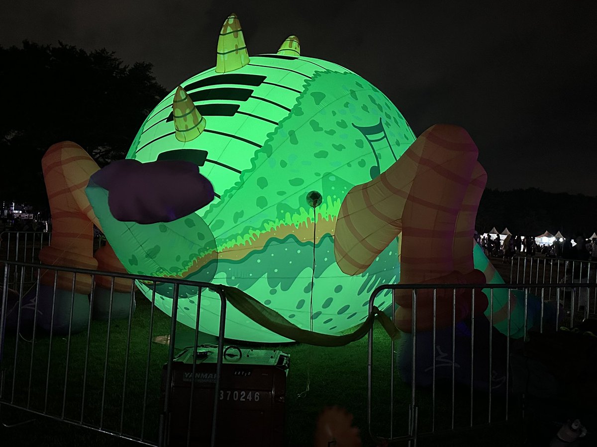 もうすぐフィニッシュに近づいてるけど、風が吹いて気持ちがいい。
少し遠目に座ってレインボーステージから米米クラブさんみてる。
夜の景色はまた綺麗ですよ。
#LuckyFes