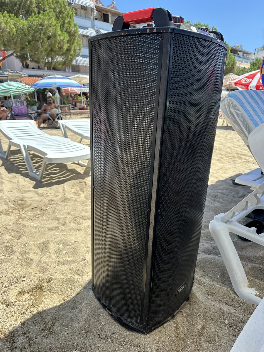 Sahilde müzik dinleme işini abartmak