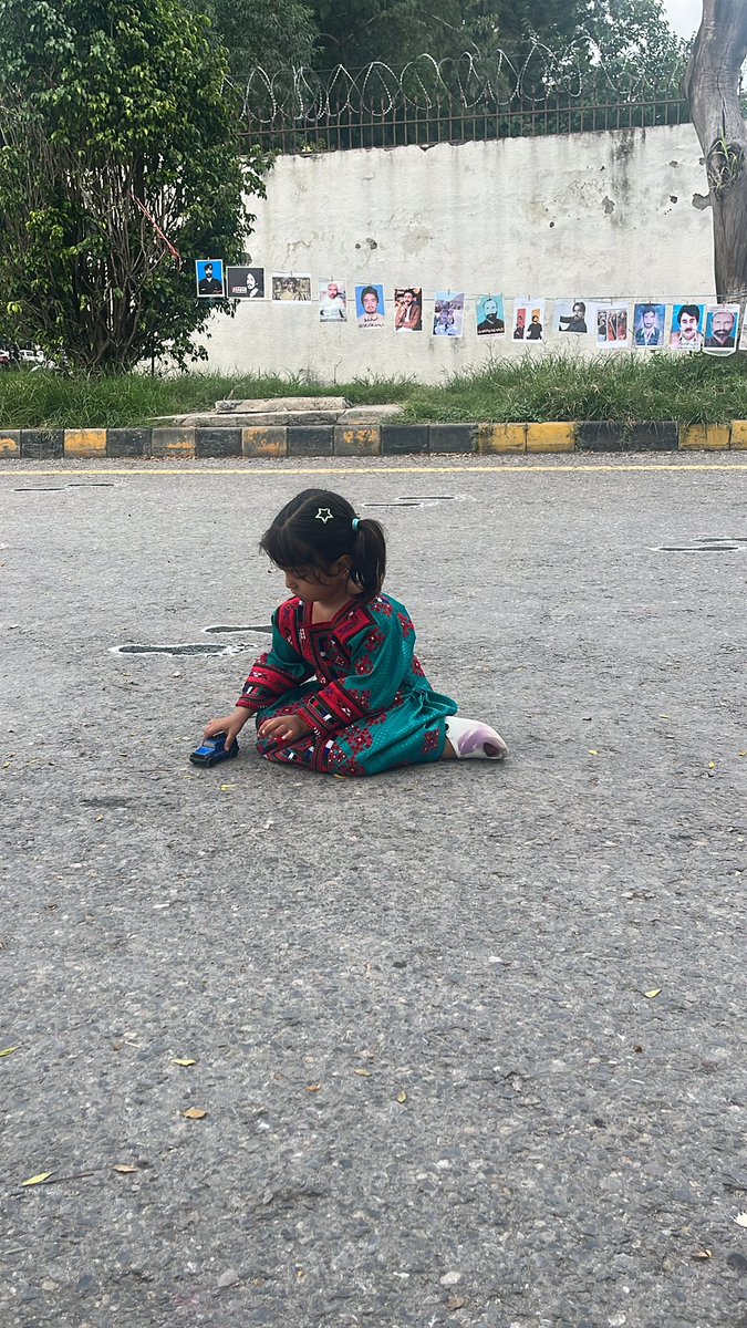 Day 26 of Baloch families camp

#ReleaseBYCLeaders
#EndEnforcedDisappearances