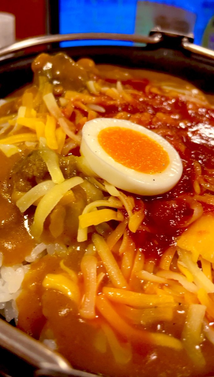 灼熱過ぎた　
カレーライスにチーズとトマトソース
焼きながら食べるから熱々トロトロ旨旨