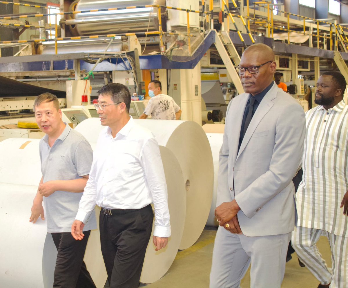 🇸🇳🤝🇨🇳 : M. Amadou GUEYE ,DG  et M. FAN HUA PING ,Vice-Président du Comité Permanent de l’Assemblée Populaire de Shandong, explorent de nouvelles opportunités dans la construction et la gestion de plateformes industrielles, en ligne avec l’Agenda Sénégal 2050. #APROSIPour2050