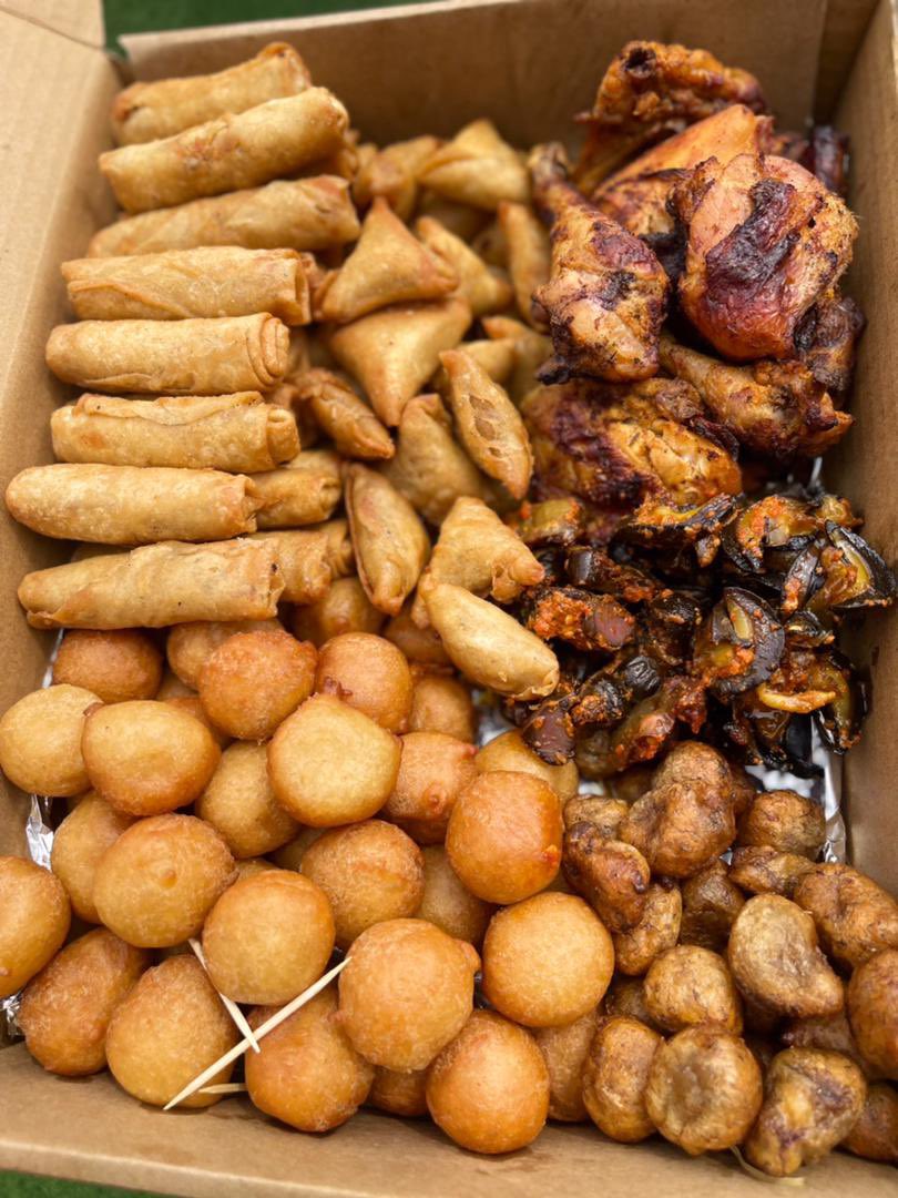 miss_she_du's tweet photo. I mistakenly made 2 love it platters for a client and the delivery isn’t for today but tomorrow 🤦‍♀️ 

Please help me RT. someone may need it. 

36500 each. Please 🙏🏽 https://t.co/FoarHc8go5