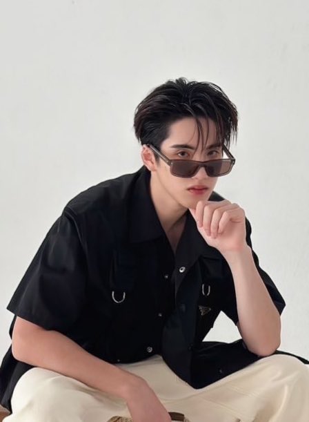 หล่อจนแรงโน้มถ่วงโลกก็เอาไม่ลง