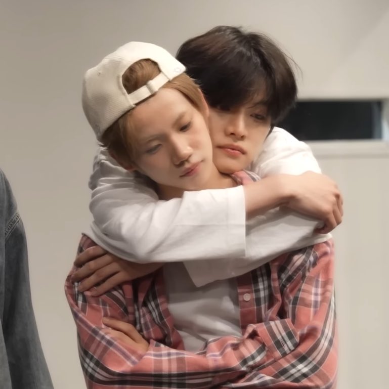 kyoungbaeism's tweet photo. minwook literally birthed kenshin like thats his son https://t.co/4ZjOQXLUON