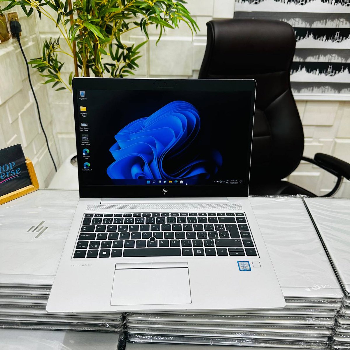 _d3s_mond's tweet photo. 🔥 Pre-order deal!
premium laptops &amp; gadgets at almost dealership prices 😱

HP EliteBook 840 G5 - 7th Gen. Intel Core i5 - 256GB SSD - 8GB RAM - Keypad Light - ₦315,400

Shop now 🔗: https://t.co/mNjqbqb7P4 https://t.co/wSQDHyrmge