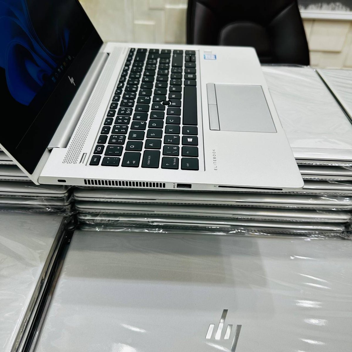 _d3s_mond's tweet photo. 🔥 Pre-order deal!
premium laptops &amp; gadgets at almost dealership prices 😱

HP EliteBook 840 G5 - 7th Gen. Intel Core i5 - 256GB SSD - 8GB RAM - Keypad Light - ₦315,400

Shop now 🔗: https://t.co/mNjqbqb7P4 https://t.co/wSQDHyrmge