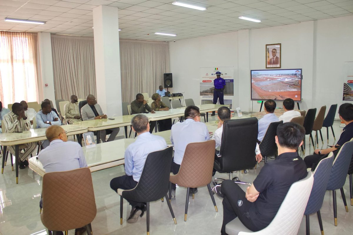 Strategic meeting 🇸🇳🤝🇨🇳: Mr. Amadou GUEYE (CEO APROSI) &amp; Mr. FAN HUA PING (Vice Chairman, Standing Committee of Shandong People’s Congress) explore new industrial opportunities aligned with the Senegal 2050 Agenda. #APROSIFor2050 #InvestInSenegal