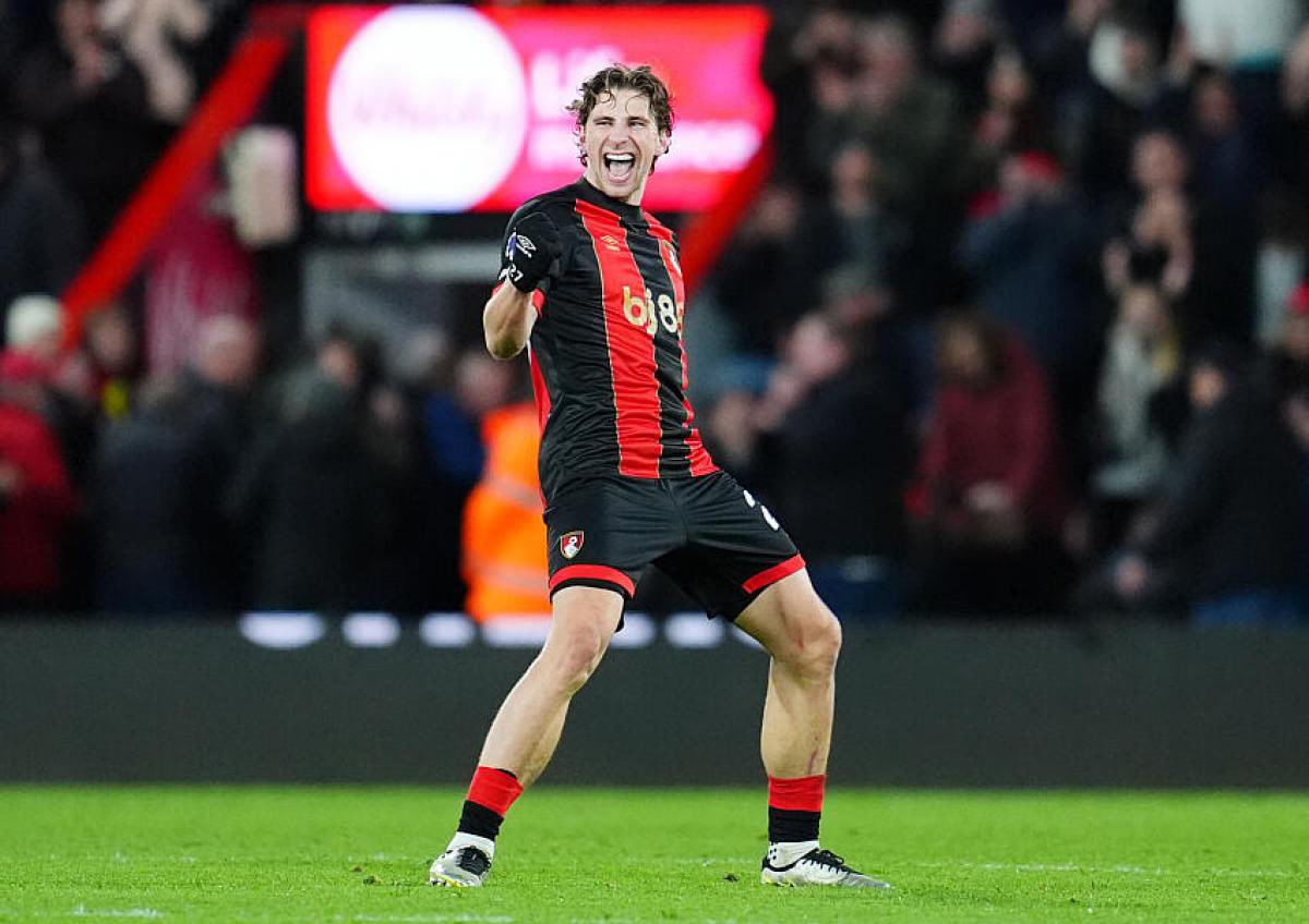 FabriceHawkins's tweet photo. 🚨🔴🔵 Illia Zabarnyi a le feu vert de Bournemouth pour voyager. Tous les documents entre clubs sont signés. Il a dit au revoir à ses coéquipiers. Le défenseur sera à Paris ce soir. Visite médicale et signature à suivre. https://t.co/jH06ORAcEs