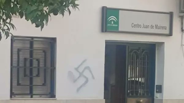 🔴 La Policía investiga la aparición de una pintada nazi en la fachada de un centro de menores de Córdoba: "Estuvimos más de una hora buscando la pintada, pero no encontrábamos nada que estuviera mal"