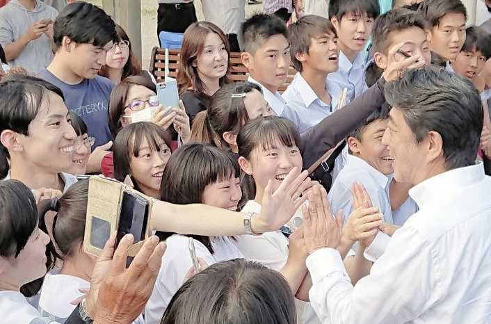 スマホで写真を探していたら、これを見つけました。
安倍さんが若者と繋がっている様子に驚きました。
彼のような人は他にいないでしょう。

#安倍晋三
#安倍晋三ありがとう