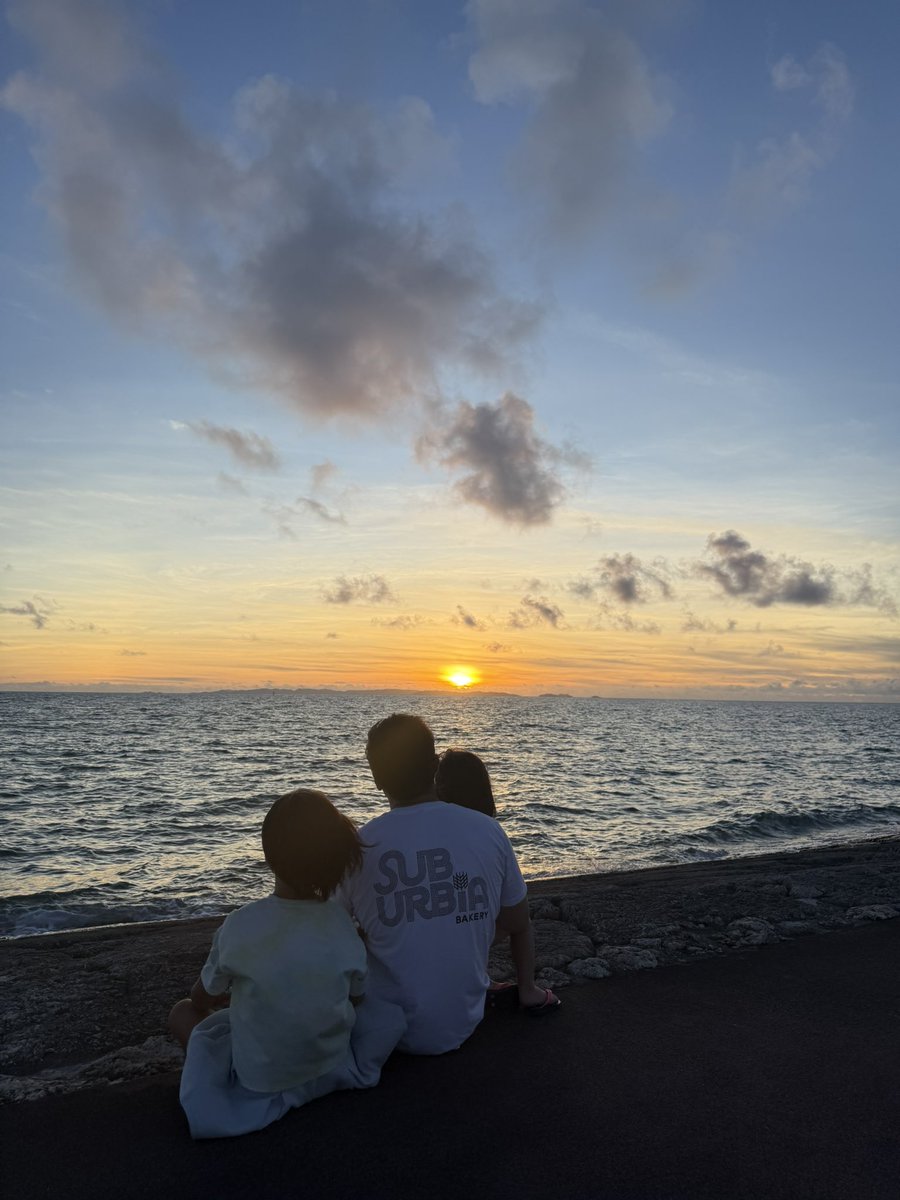 Nickjol's tweet photo. Caught the sunset at the beach. Been a while. Kids starting to appreciate how good they’ve got it 😂 https://t.co/aMnR26b1Qw