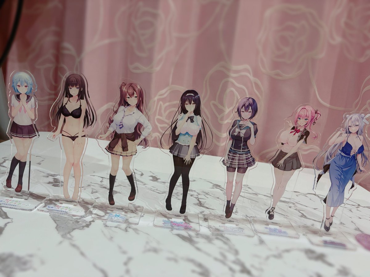 アクスタのお写真✨
180mmもあるので存在感あります🫶🏻
ぜひ宜しければ当日アキバにて
お手にとっていただけたら嬉しいです〜!
アクスタ購入でサイン会の際に
➕特典ポストカード
サイン致します✍🏻 