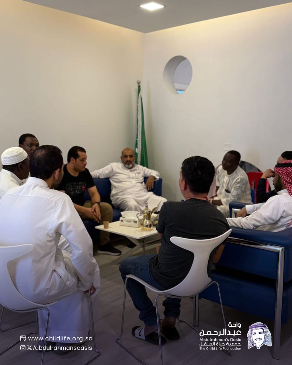 AbdulrahmansOas's tweet photo. يوغا واسترخاء للأمهات
سواليف وضحك مع الأباء 
قصص وأنشطة ممتعة للأطفال

كل هذا وأكثر في يوم جميل يجمع الأطفال المنومين بالمستشفى وعائلاتهم في تالات 💜
#واحة_عبدالرحمن #مدارس_تالات https://t.co/yMU4Hjo9ul