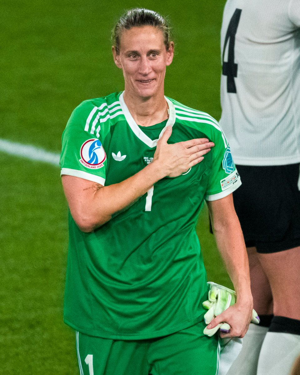 Ehre, wem Ehre gebührt! 👏

Giulia Gwinn und Ann-Katrin Berger wurden bei der vom <a href="/kicker/">kicker</a> durchgeführten Wahl zu Deutschlands Fußballerin des Jahres gewählt 🙌
👉 Alle Infos: dfb.social/Gwinn_Berger

So stark! Glückwunsch, ihr Beiden! 🖤❤️💛

WIR #IMTEAM 🇩🇪
📸 Getty Images