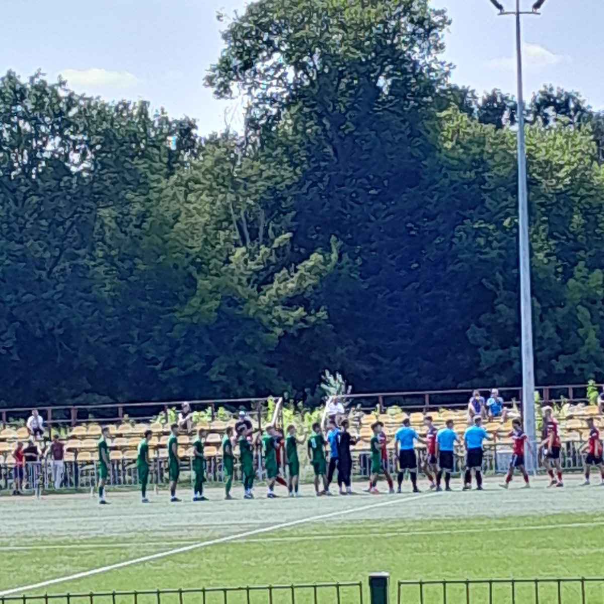 olimpic78's tweet photo. Dzień dobry!
Trzecie podejście do tematu rezerw @WartaPoznan w ciągu ostatnich 15 lat. Poprzednie dwie próby kończyły się po jednym sezonie. Spikera brak (gdzie Pan @szmierzynski ja się pytam), składów brak. A i tak nic nie słychać, bo tuż obok ryczą Skorpiony. https://t.co/B3Xjr1LYeN