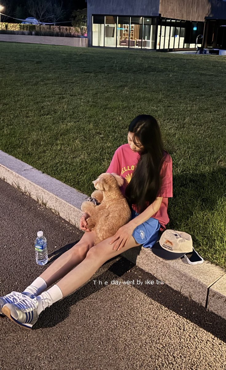 hourlyOHY's tweet photo. #Apink #Hayoung 🩷🐶
#에이핑크 #오하영 #하영 
@Apink_2011 @Apinkohy https://t.co/R4xwe3z2Ep