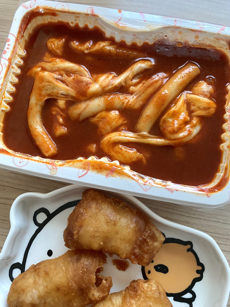 신전 치즈떡볶이랑 오징어튀김 바삭바삭