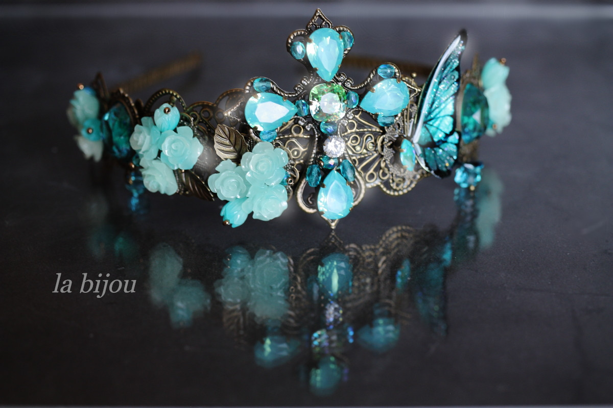 BijouThosoya's tweet image. 素敵なタグお借りします☆ 
#真夏の芸術納涼祭2025
青色のティアラたち。