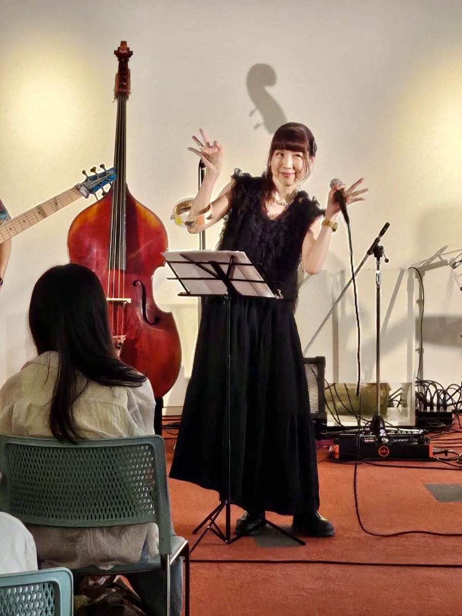 omiyo3's tweet photo. 【ぎふ長良川花火大会ライブ】
mini O mix & O mixで演奏🎹🎤
そして皆さんと目の前に広がる花火を満喫しまくりましたー🍱✨
自宅も花火会場から近いけど、音楽もお料理も花火も皆で味わえば更に美味
🤗岐阜最高〜👍
#ぎふ長良川花火大会
#ぎふ長良川花火大会2025
#シラレザール
#miniomix
#Omix https://t.co/CH63crWTeB