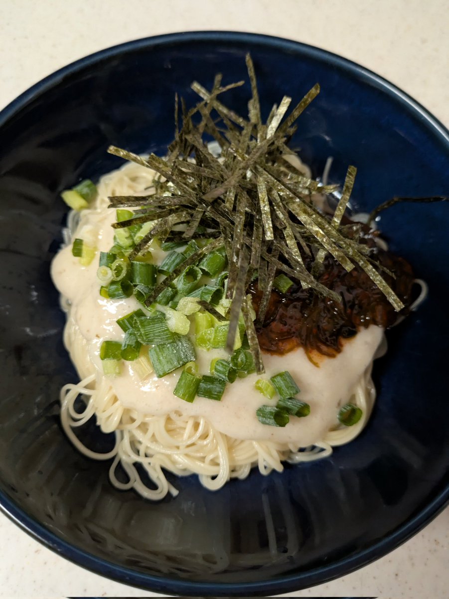 よるごはーん！

とろろそうめんのもずくキムチ乗せ♪