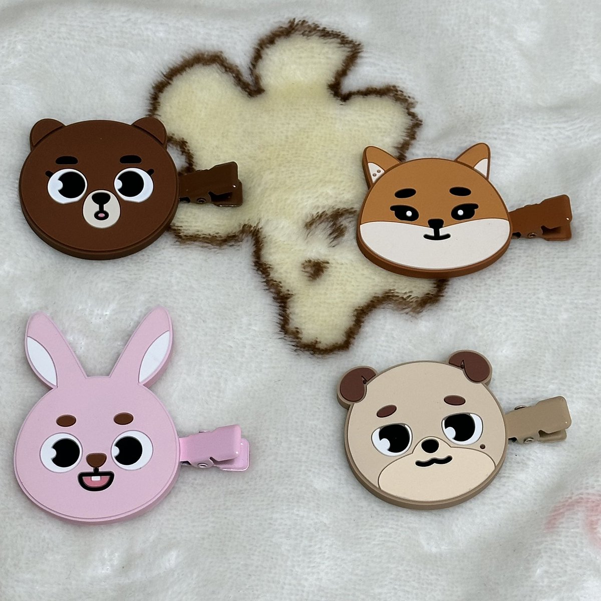 🌸데이식스 10주년 콘서트 가는 기념 RT 이벤트🌸

RT 해주시는 분들에게 추첨을 통해 
일본굿즈 🐻🦊🐰🐶핀 한개씩 네분께 보내드려요

제발!! 없으신분 꼭 갖고 싶으신분만 참여 부탁해요~😘

참여 방법은 RT 해주시면 되구요 관심은 사랑입니다☺️

당발은 8월15일 저녁쯤이 될거 같아요~ 늦어져도