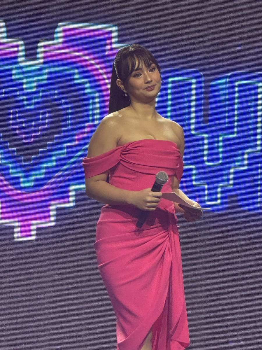 misskhaite's tweet photo. jas with bangs, omg so pretty!! 😭💗

@jasscalesofc @TeamJasOFC 

#PBBCollab #TheBigColLove #ColLoveFancon #ColLoveSaAraneta https://t.co/P0mqgoLBQz