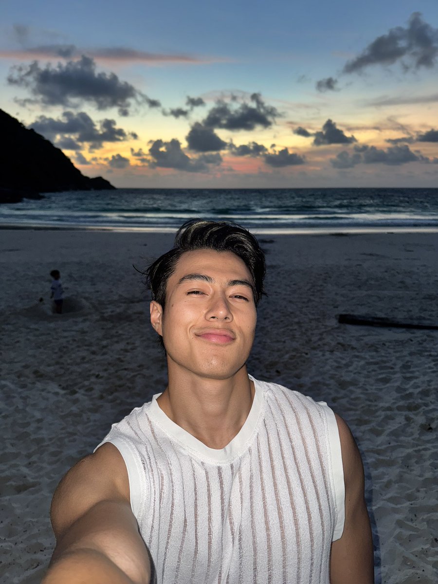 theodoreknot_'s tweet photo. sunset 🌅 + flash https://t.co/XlUUAbzJ5b