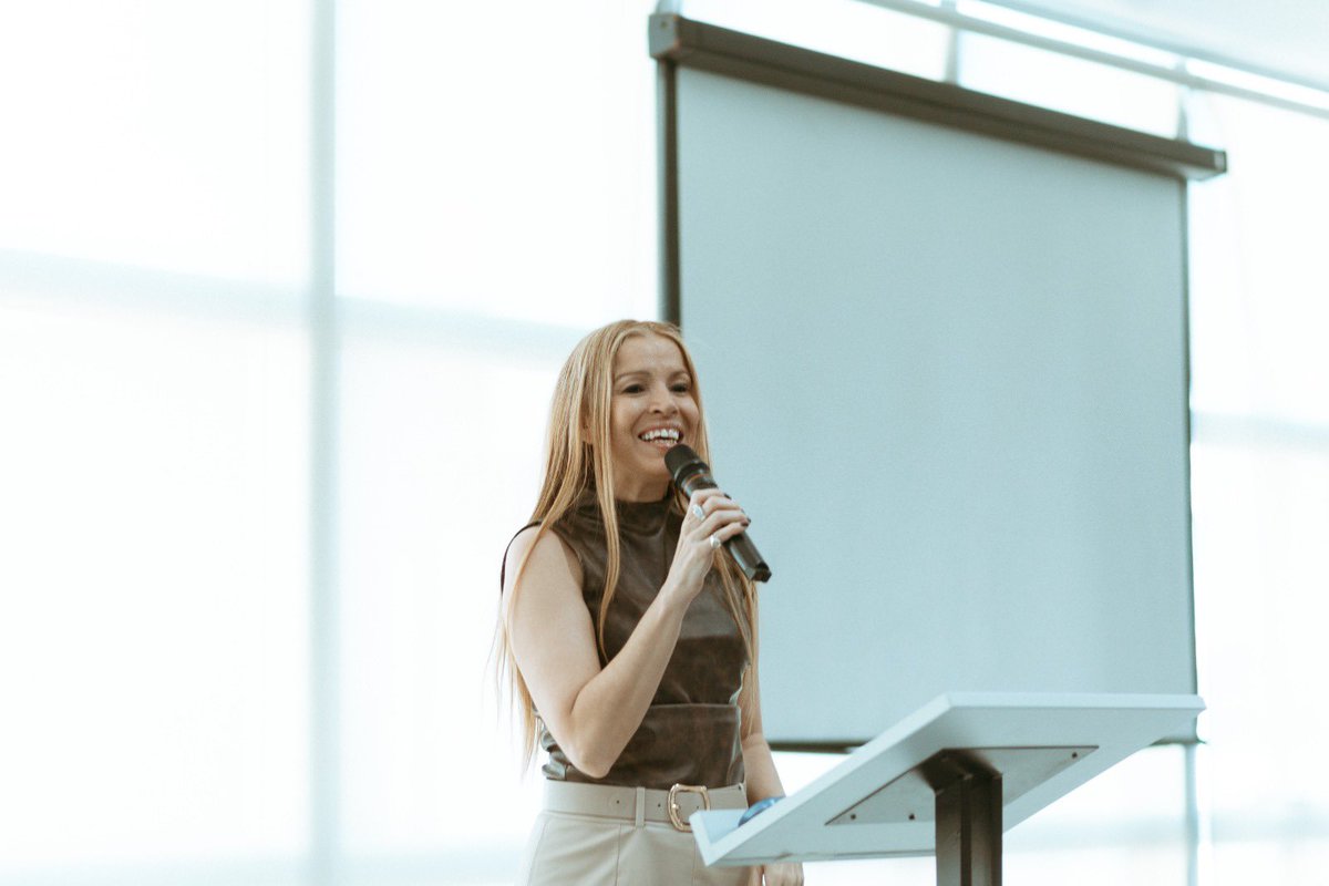 Durante la tarde del sábado, compartimos talleres especiales para Pastoras, liderazgo y gestión emocional. Gracias pastora Alicia Perez Rosa, Eli Voledo y Rosana Benigno por ministrar en este espacio de tanta bendición.👏🏼🙌🏻
<a href="/congremujeres/">Congreso de Mujeres</a> #Elegidas25