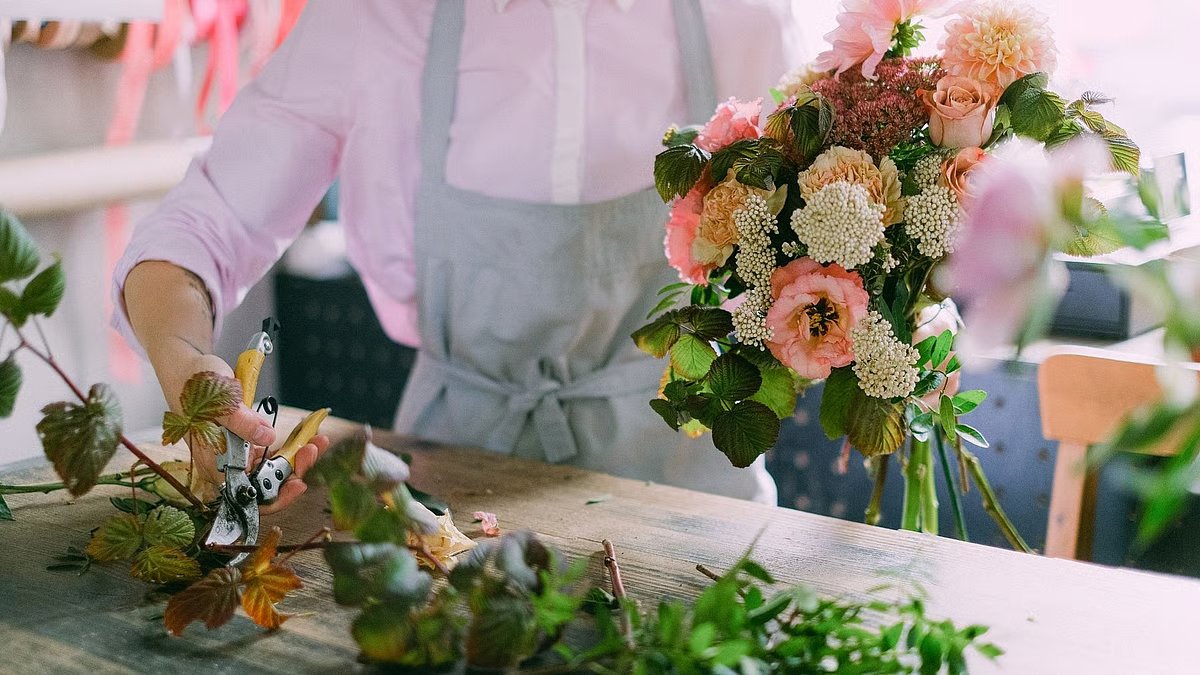 fpjindia's tweet image. 4 Floral Styling Hacks To Elevate Grocery Store Bouquets

✍️Shikha Jain

Link: freepressjournal.in/weekend/4-flor… #FPJWeekend #lifestyle