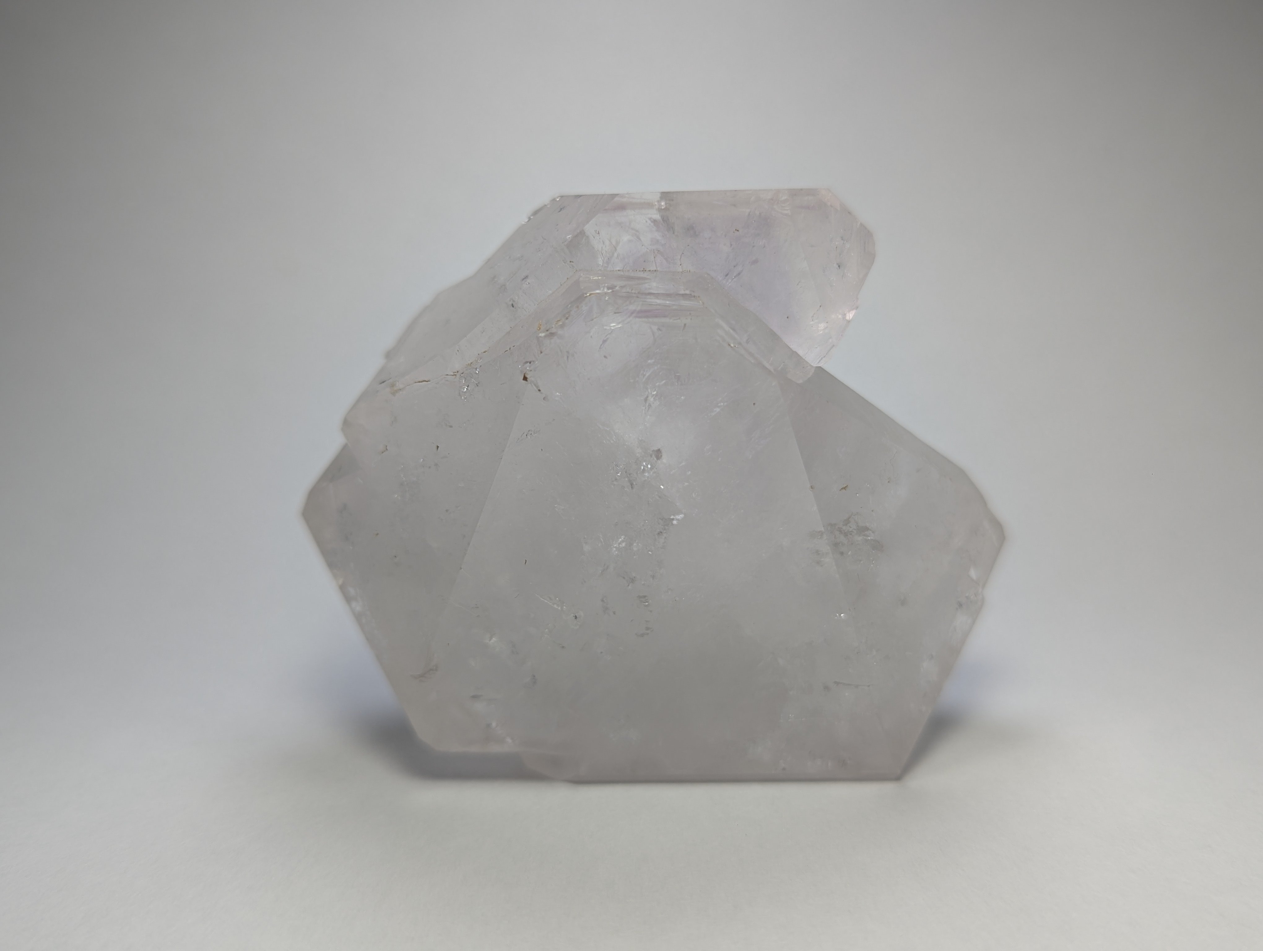 大きな水晶　4.5キロ 水晶 特大 AAAAA (約2.86kg) 六角柱 ポイント 極上虹入り