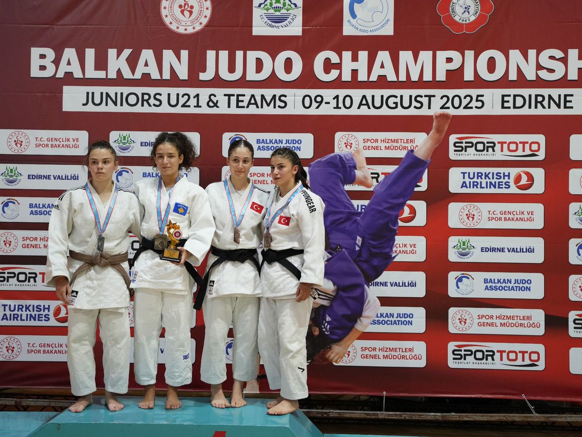 09-10 Ağustos Tarihinde Edirne ilimizde düzenlenen Gençler Balkan Şampiyonasında kulübümüz Sporcusu Sıla Durmaz 48 kg da Bronz madalya kazanmıştır.Tebrik ederiz.
<a href="/mansuryavas06/">Mansur Yavaş</a> 
<a href="/cevdettoptas/">Cevdet TOPTAŞ</a> 
<a href="/atak06mehmet/">Mehmet ATAK</a> 
<a href="/uzunoglunevzat/">Nevzat Uzunoğlu</a> 
<a href="/ankarabbld/">Ankara Büyükşehir</a>