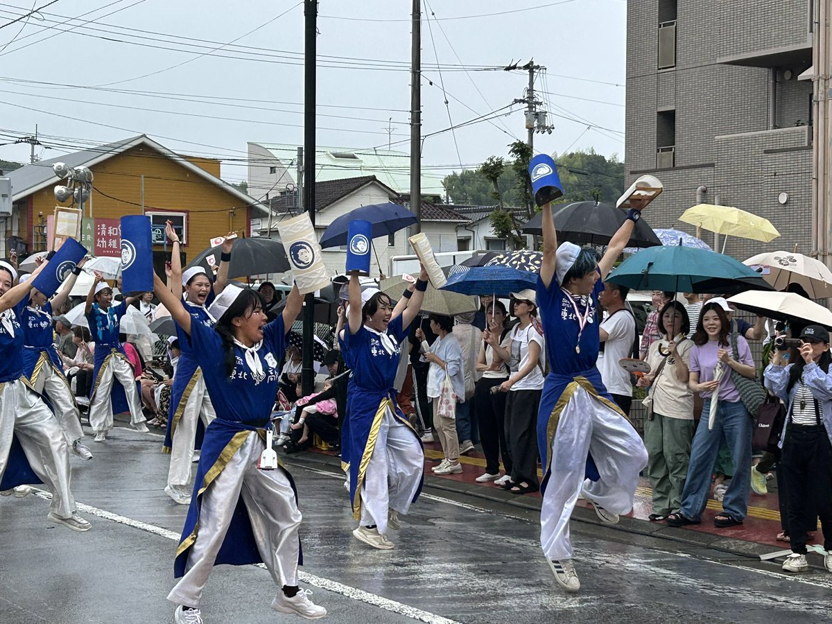 #高知よさこい祭り
初めてよさこい踊りを観ました。
各チームの演舞と衣装と音楽がみんな違っていて凄いです。
チーム「にぎわいボニートfrom3.11」の
地方車（ぢかたしゃ）に映画『森のアリエル』のアドを載せてもらいました！