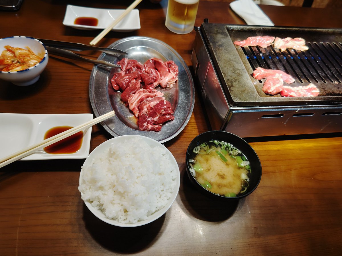 大正のロンで食べてきました🧓
行者ニンニク食べたかった😆
店員さんが８時から花火🎆
上がりますよ…と教えてくれて
会場に行ったけど…多分雨で
上がらなかったのかな🤣