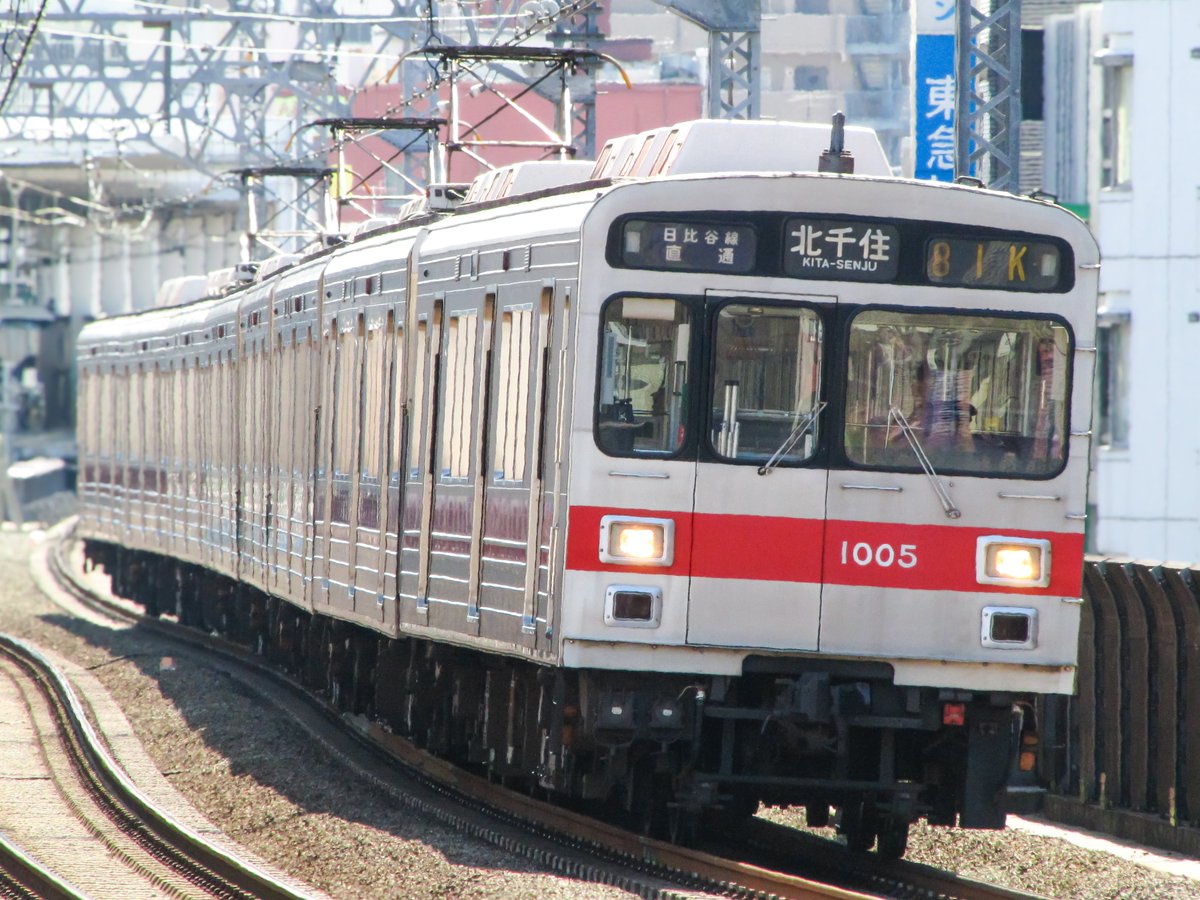 やっぱり東急1000系もスカート無しが個人的にはイイ！

望遠すぎて3月なのに陽炎が揺らいでいるのはご愛敬……
というかなんでこうなるんだ……

1005Fといえば、8606Fや9007Fと並んで原型スタイルに近い姿を残していた車両で、地味ながら好きでしたね♪