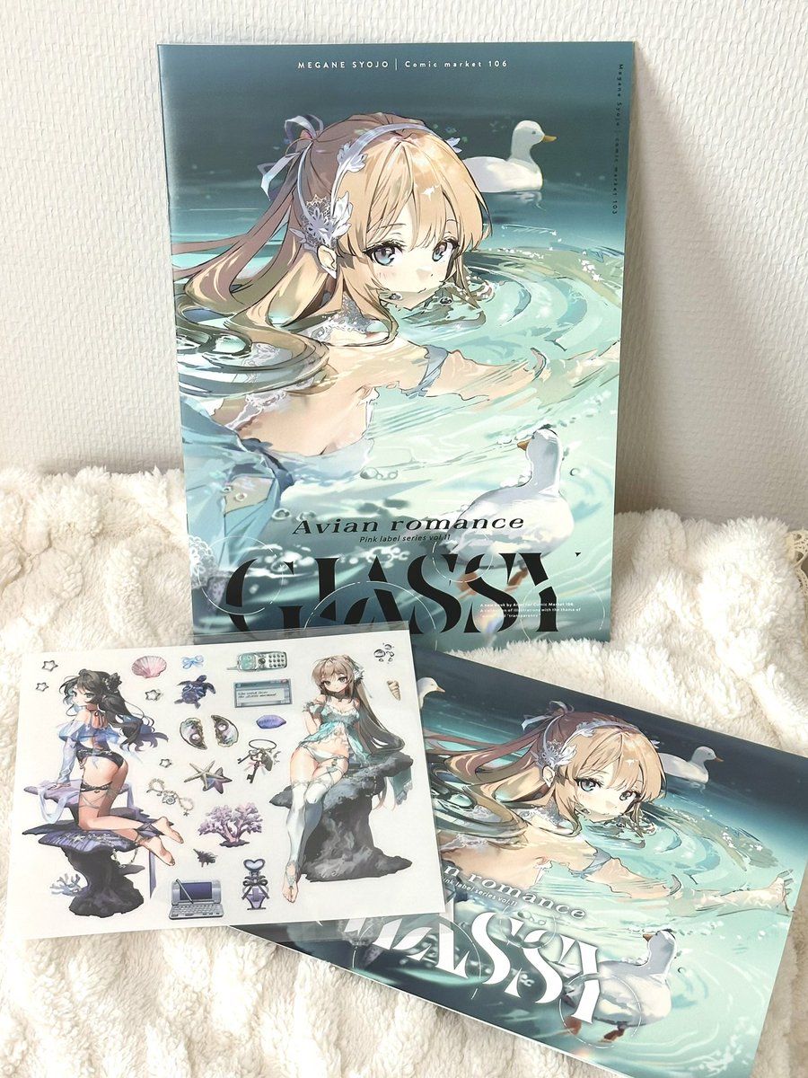 新刊セット(の一部)とアクリルプレートのサンプル届きました。角度によって色味が変わります! 