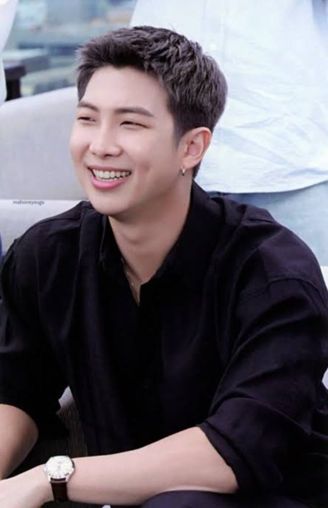 BUniverso7's tweet image. Hoje é dia dos pais e o Namjoon é um exemplo, todos os dias cuidando do Army e do BTS como se fossem seus filhos. Agradeço ao Joonie por ser exemplo para mim.