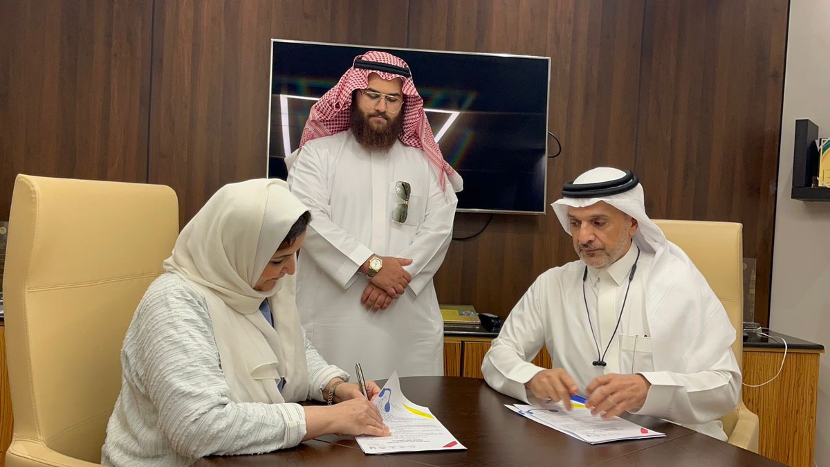 netaq1992's tweet photo. وقعت  شركة نطاق الأعمال ممثلة في رئيسها التنفيذ الأستاذ/ سهيل بن بكر الطيار ومؤسسة الأفكار الإبداعية للتجارة ممثلة بسعـادة الشيف بدور بدر لتتولى المؤسسة تنفيذ المسـابقة في معر جدة الدولي للقهوة والشوكولاتة، والذي سيقام بمشيئة الله في بداية شهر نوفمبر القادم بمشيئة الله بفندق جدة هيلتون في القاعة الكبرى بمشاركة كبرى بيوت الشوكولاتة وصناع القهوة.
#جده_lلان #مكة_المكرمة #السعودية