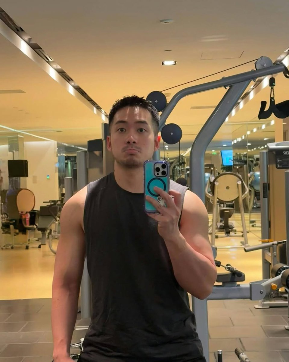 こんな腕で抱きしめられたい人、いますか？
…なんてね😂
