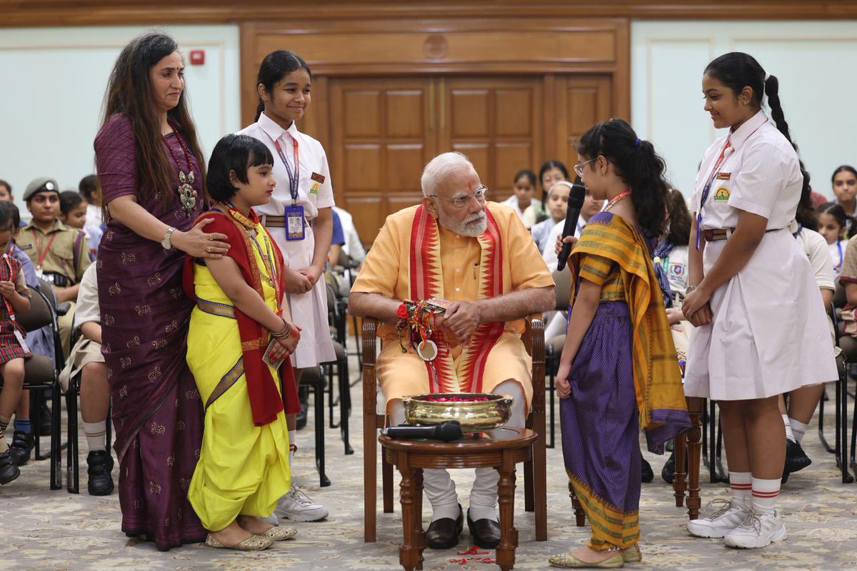 Knots of love, words of inspiration — ASNites celebrate Raksha Bandhan with the leader of the nation. 🇮🇳 

<a href="/narendramodi/">Narendra Modi</a> 

#PMNarendraModi #RakshaBandhan2025 #ASNSeniorSecondarySchool #ProduMoment #PMModiji #CBSESchool #asnites #PMOIndia #