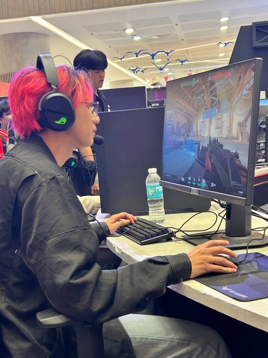 leoyaltyofc's tweet photo. [🦁#excLEOsive_snaps ]
🗓️ 08102025 | Valorant Ppop Showmatch
📍 SM North Edsa

🎮💥 Unleashing Leo’s gamer side!
From the stage to the server, he brought the same passion and energy to today’s Valorant P-pop Showmatch.

#GenZix #GenZix_LEO
#NorthernPlaycon #TeamWanGen https://t.co/HLGBzbDiJk