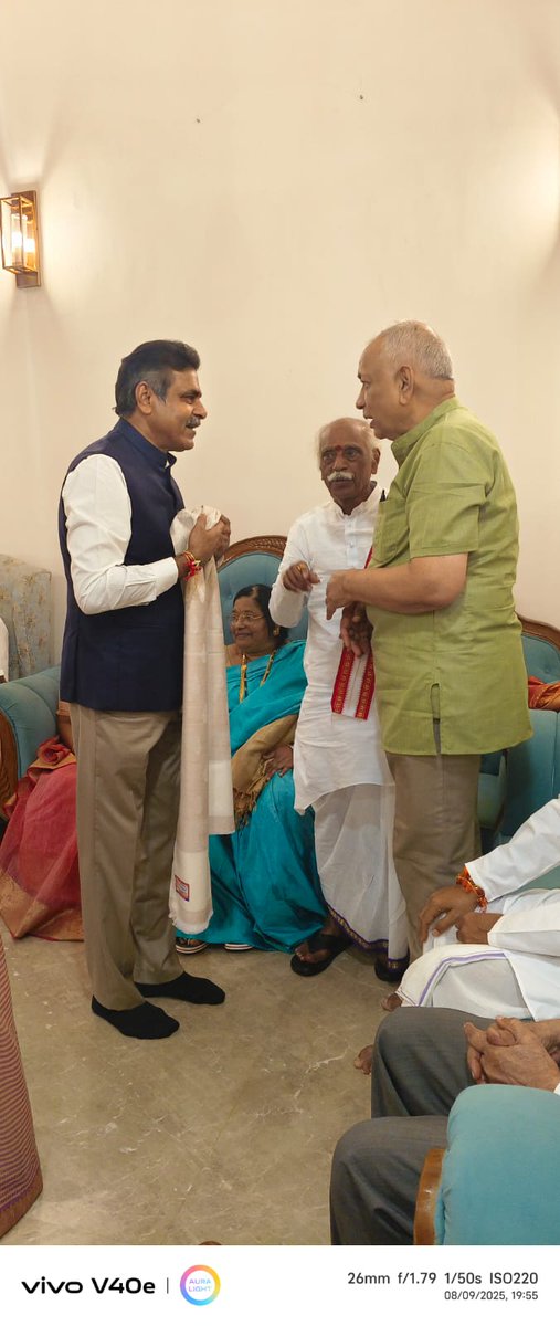 Last night Shri Bandaru Dattatraya garu graciously invited me for dinner to meet Dr. Manohar Shinde ji and several senior RSS and BJP members from Telangana. Their passion, commitment to nation building and their simplicity is truly inspiring.

I had the opportunity to felicitate