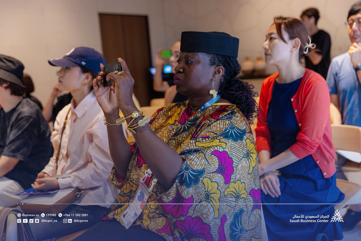 منصة الأعمال tweet media