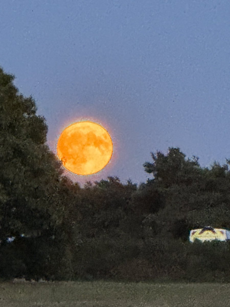 Unbelievable moon two nights ago. Fitting, on the passing of <a href="/NASA/">NASA</a> astronaut Jim Lovell. “See you on the other side” #AdAstra