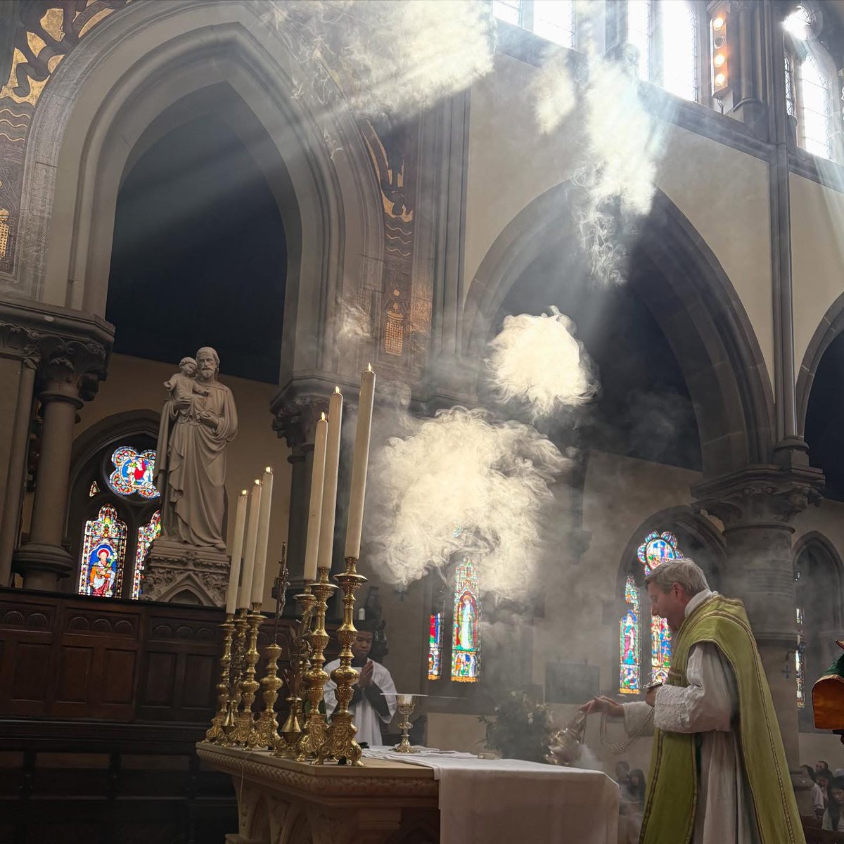 YorkOratory's tweet image. Be pleased, O Lord, to accept the offerings of your Church,
for in your mercy you have given them to be offered
and by your power you transform them
into the mystery of our salvation.

#catholic #oratory #stphilipneri #yorkoratory #eucharisticamazement #eucharist #mass