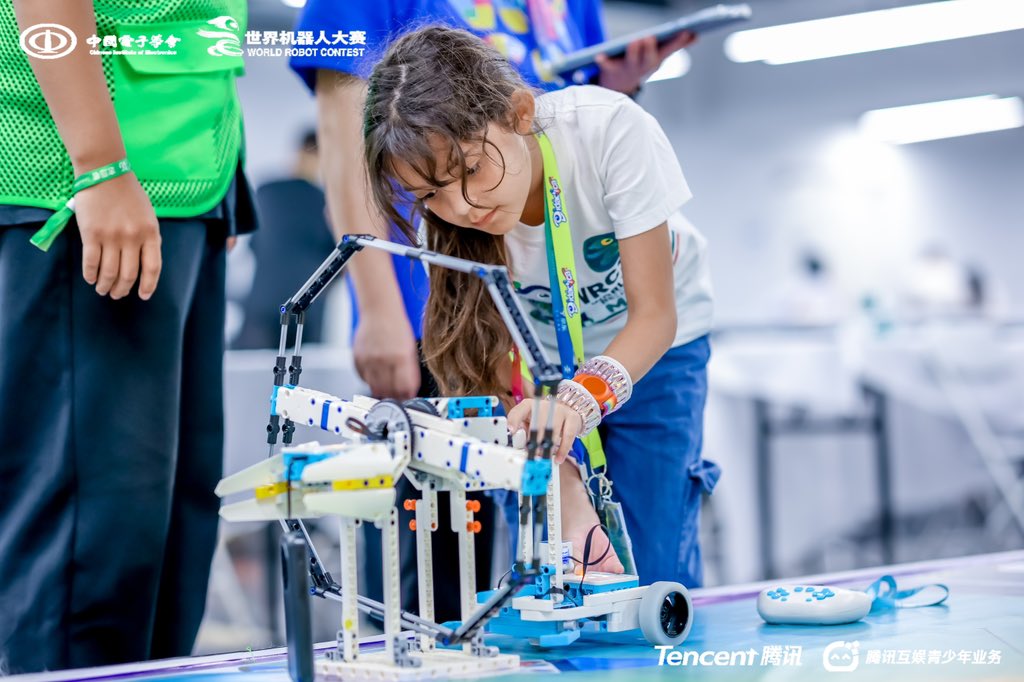 amychan301's tweet photo. WRC2025 Beijing Championship!
—-August 10th!
Super AI
#WRC #STEAM #competition #Robot #SuperTrack https://t.co/fOl2VL0v0J