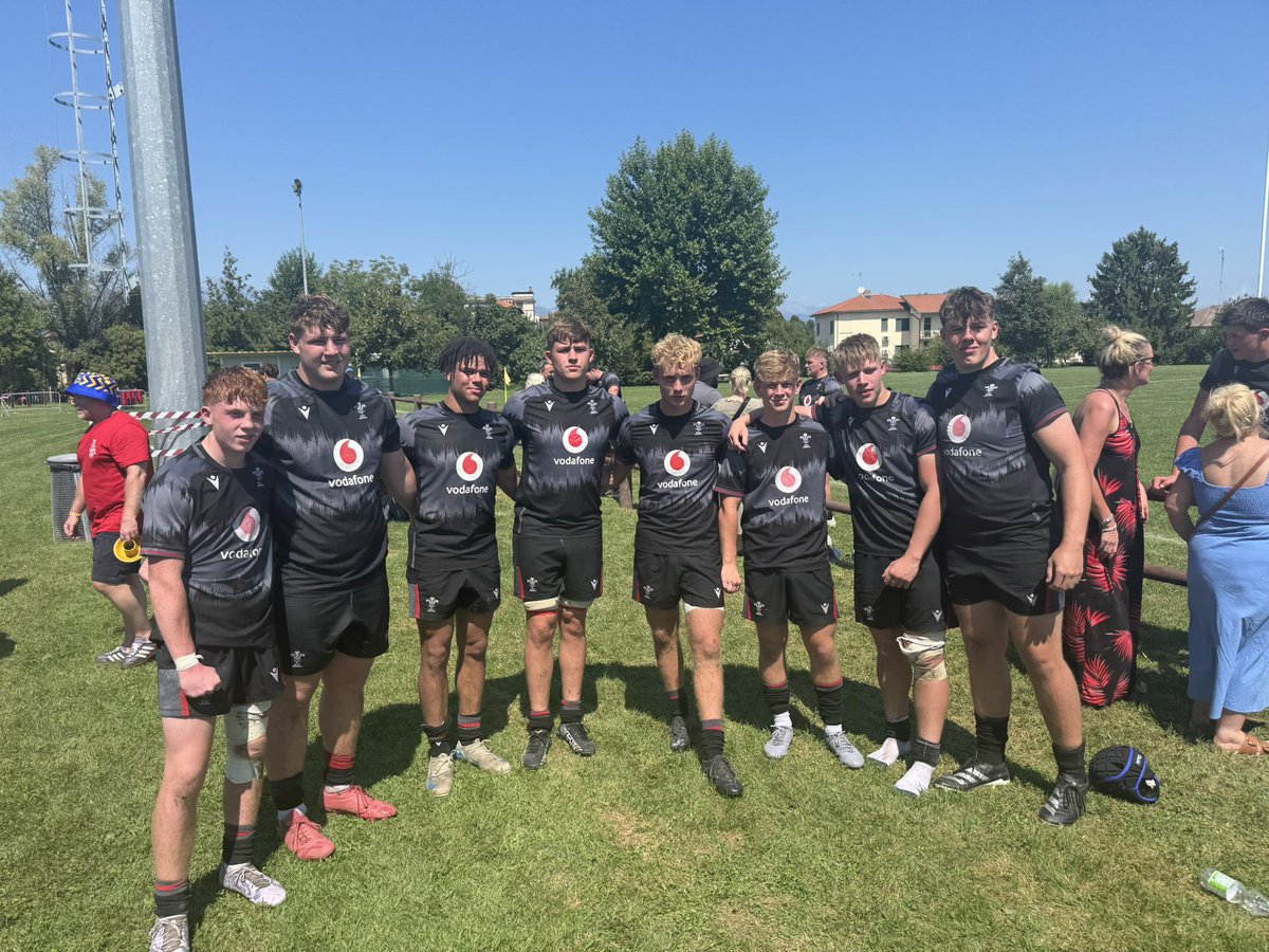 Great shift from the 8 <a href="/dragonsrfc/">Dragons RFC 🐉</a> academy lads out in Italy with wales 18s