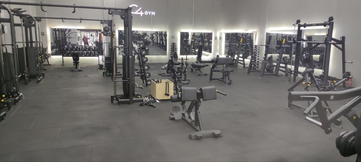 Personal gym?

Aparentemente só eu sou louco de encarar esse frio do domingo de dia dos pais 🤣