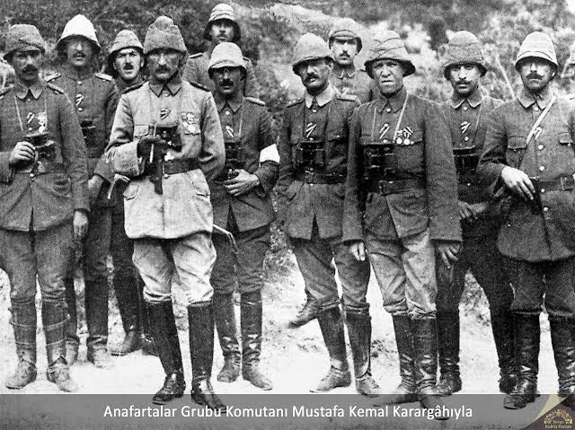 Anafartalar Grubu Komutanı Gazi Mustafa Kemal ve Kurmayları