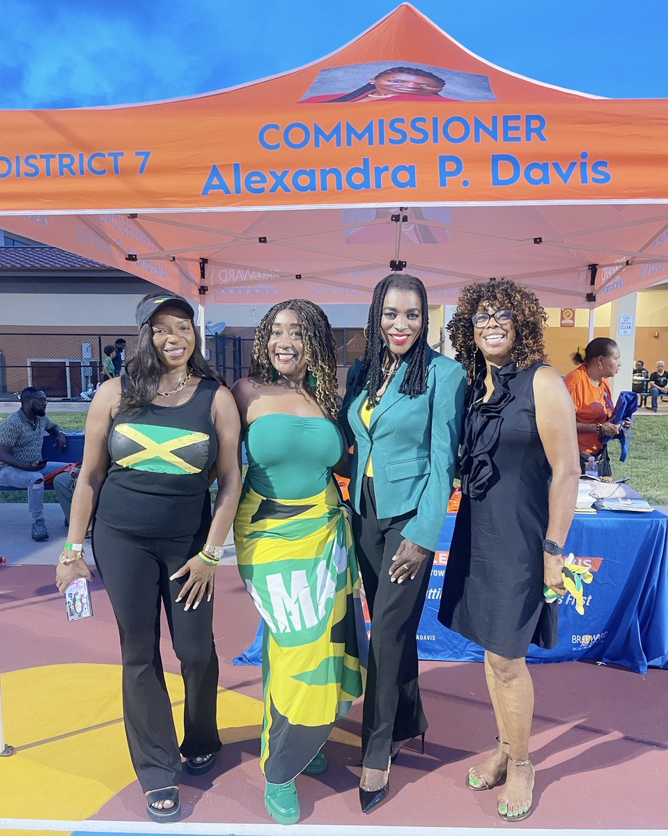 One of the best parts of my job as a public servant is doing outreach into the community..meeting people where they are..desiminating information to  Broward County residents where and when possible! #publicservice #browardcounty